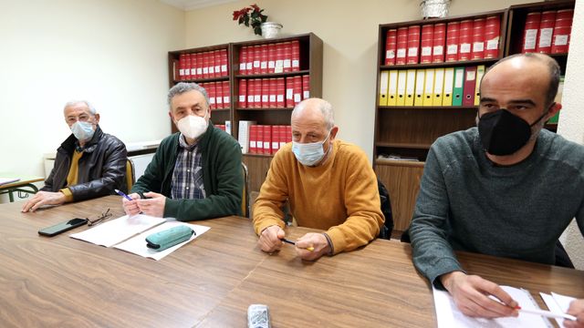 Miembros de 'Queremos saber la verdad sobre Puy du Fou'. Foto: Óscar Huertas