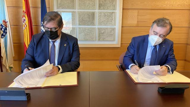 Firma del convenio entre la UDC y Abanca