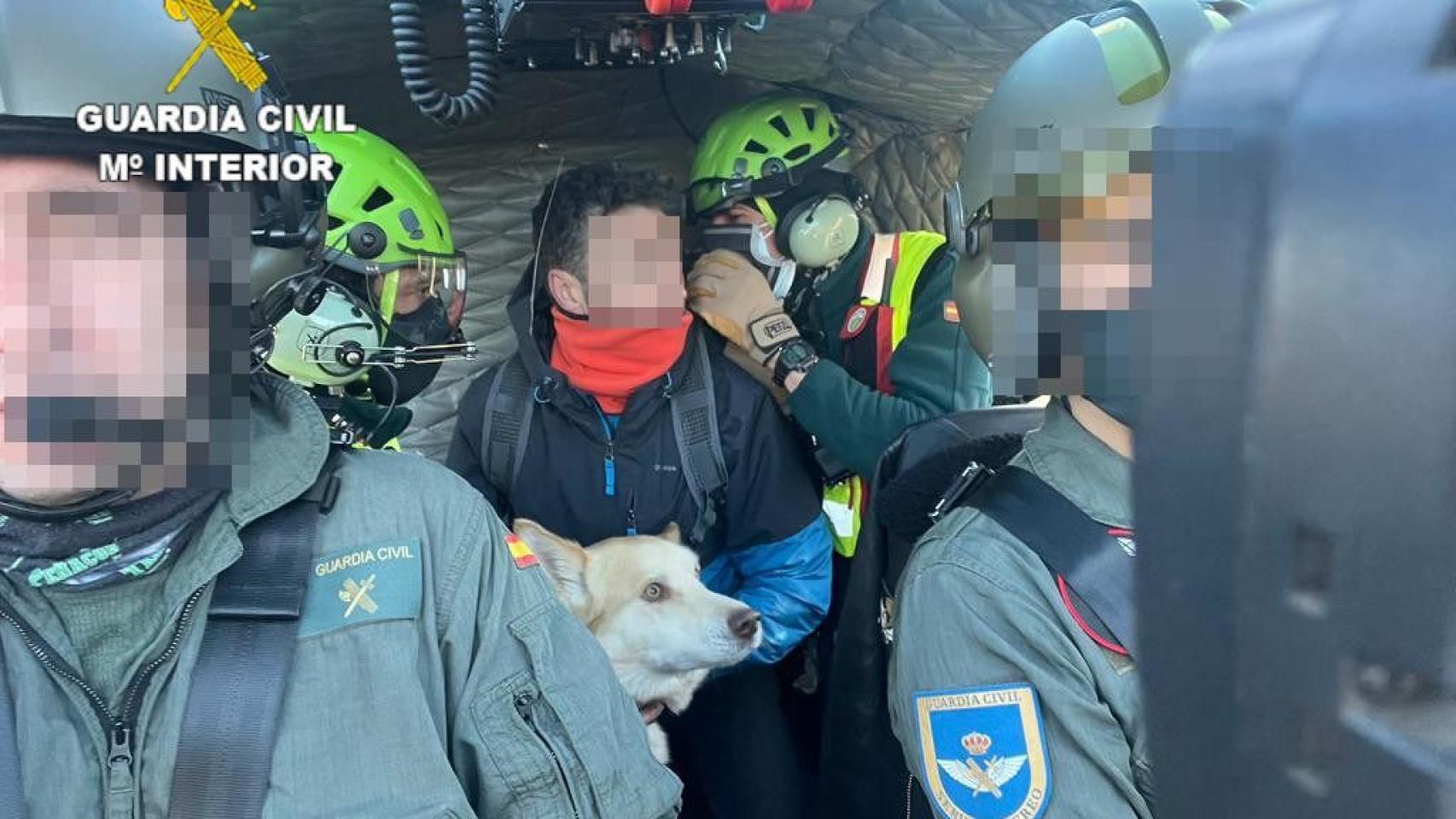 Imagen del rescate facilitada por la Guardia Civil