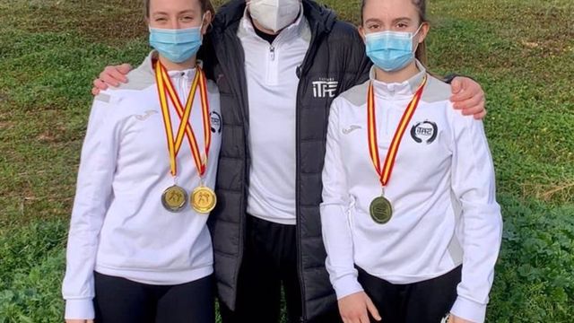 Las albaceteñas María Alfaro y Carla Galiano compiten en el nacional de Taekwondo