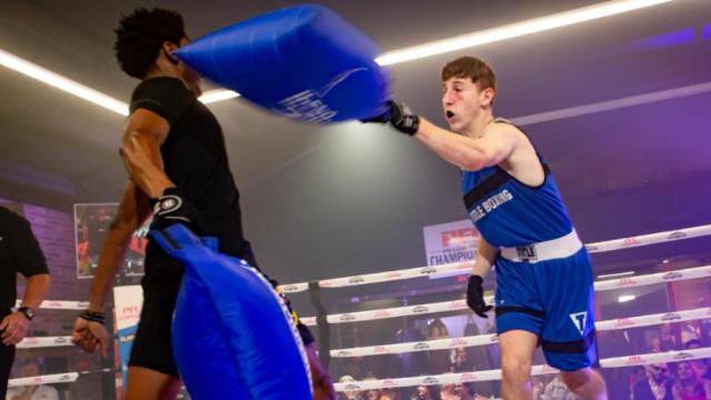 Un combate de almohadas profesional