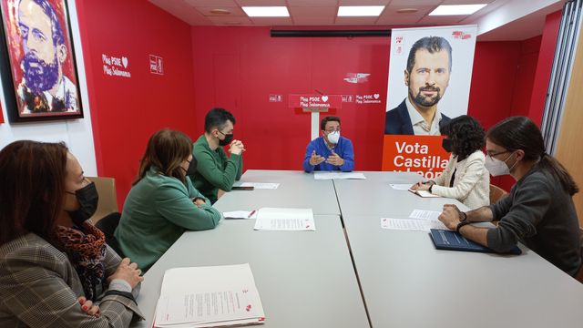 Reunión del PSOE con los jóvenes investigadores de INNOVA