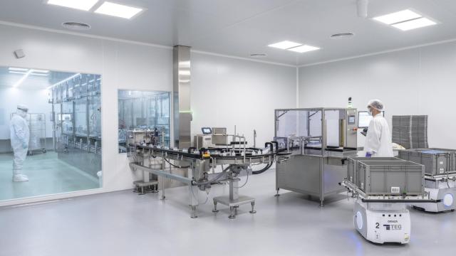 Imagenes de las instalaciones de la farmacéutica Hipra. EP.