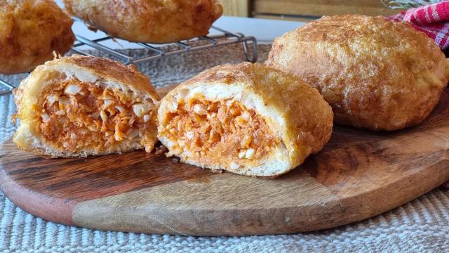 Pepitos valencianos, unos panecillos rellenos de atún con tomate y huevo deliciosos