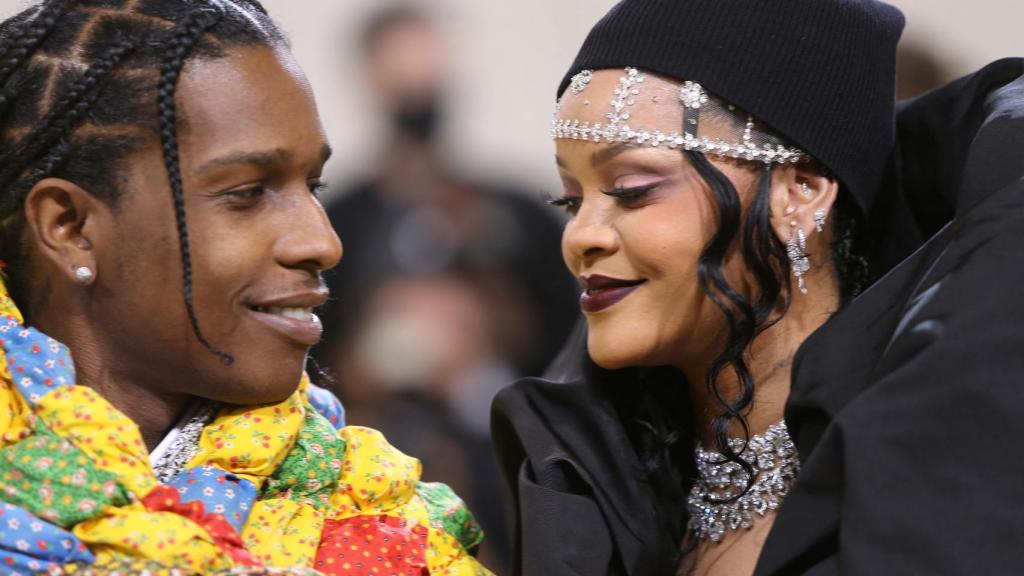 Rihanna y A$ap Rocky en la gala MET de 2021.