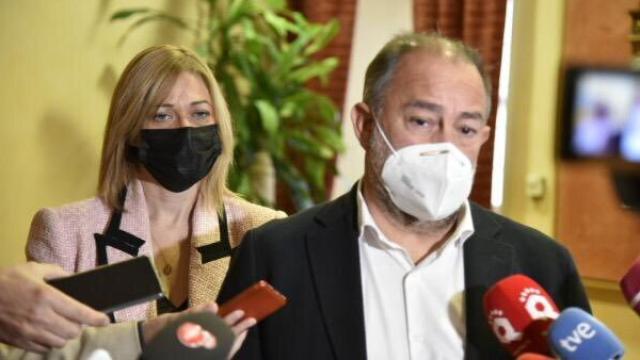 Julián Garde y Carmen Picazo. Foto: Twitter @CarmenPicazoCs