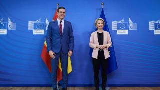 El PSOE presenta una carta de cortesía de Von der Leyen como aval de la UE a Sánchez