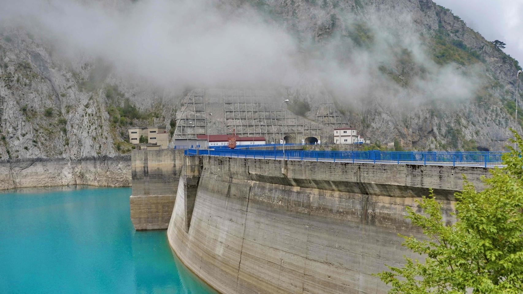 Qué son las centrales hidráulicas de bombeo y qué beneficios podría tener construir una en El Atazar
