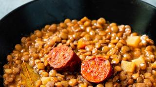 Receta de lentejas a la riojana paso a paso.