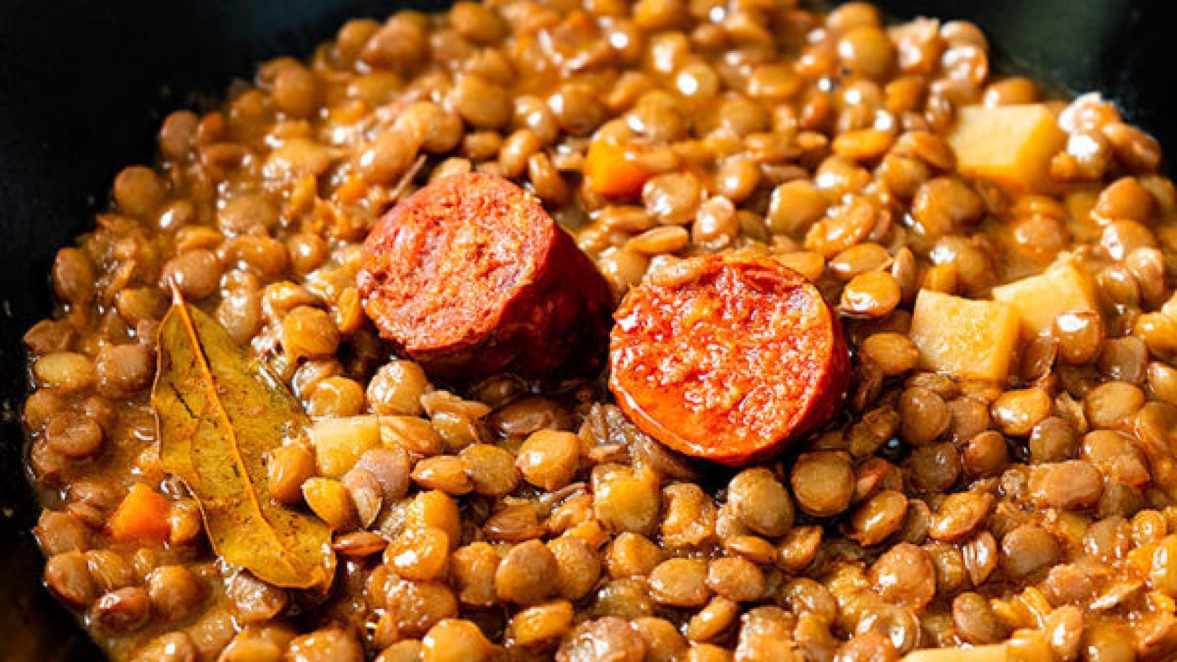 Receta de lentejas a la riojana paso a paso.