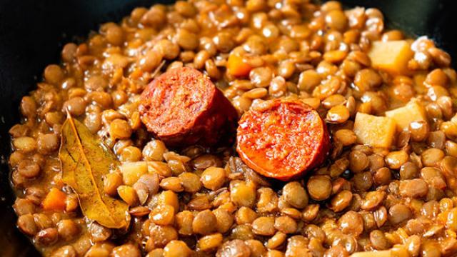 Receta de lentejas a la riojana paso a paso.