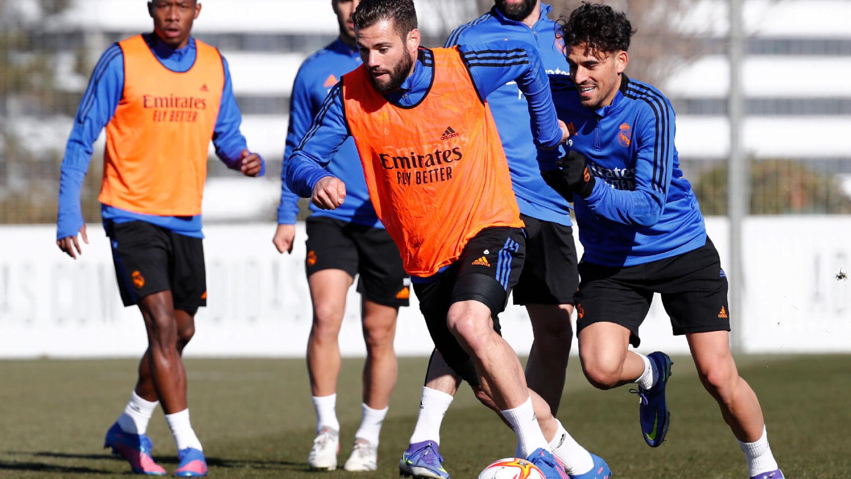 Nacho Fernández deja atrás a Dani Ceballos, Dani Carvajal, Marco Asensio y David Alaba.