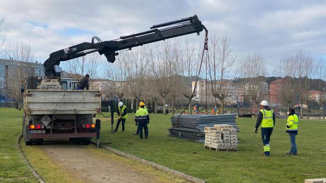 Obras para el dragado de la Ría do Burgo.