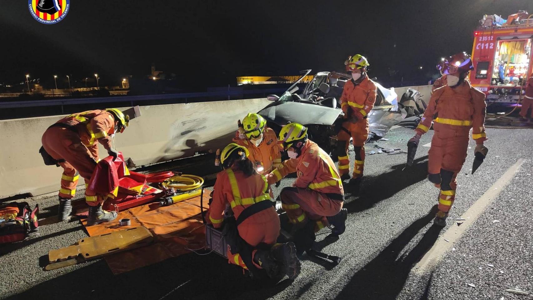 Cinco muertos tras una colisión entre cuatro vehículos en la A-7 en Valencia.