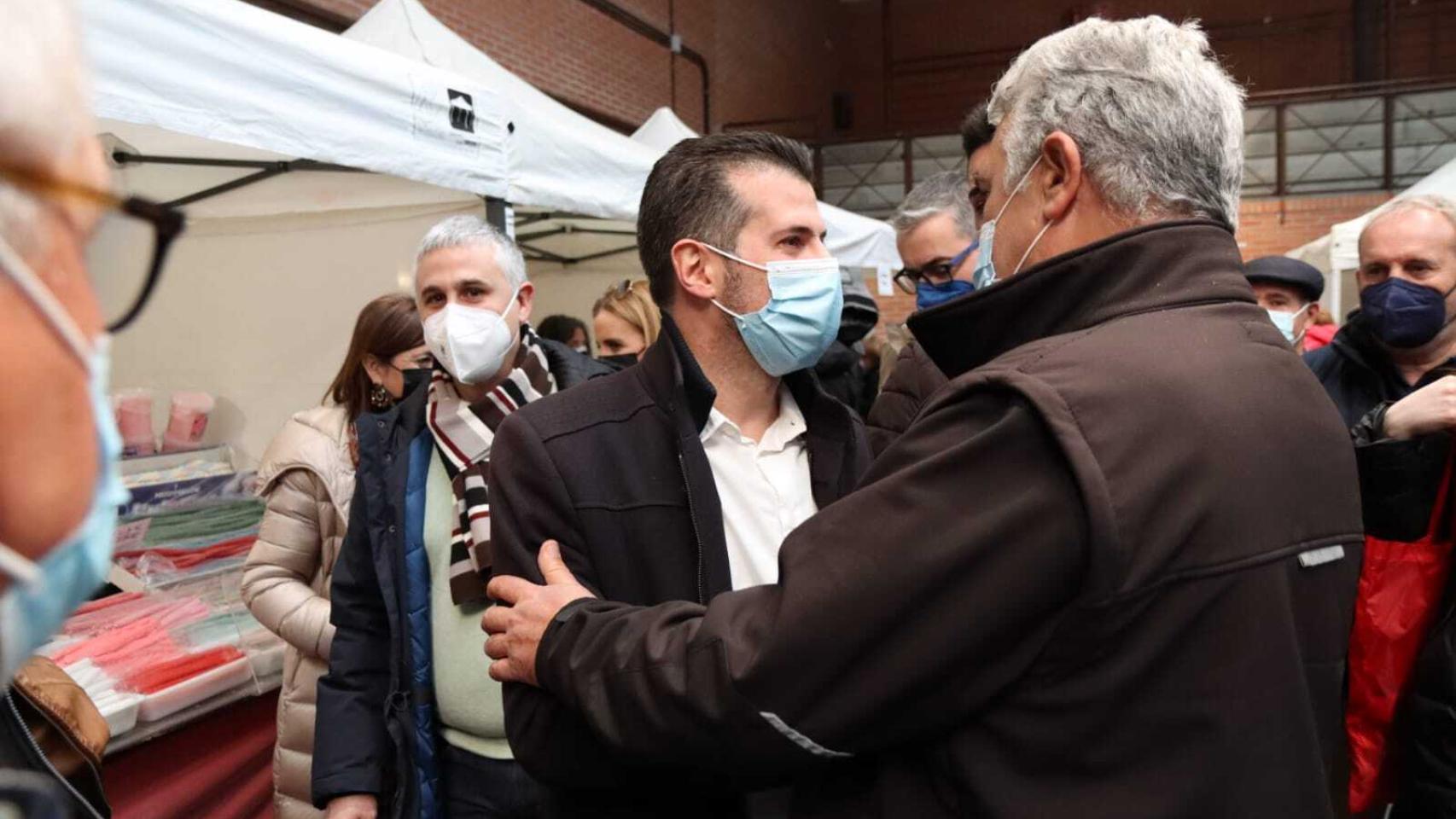 Luis Tudanca en la visita a Saldaña