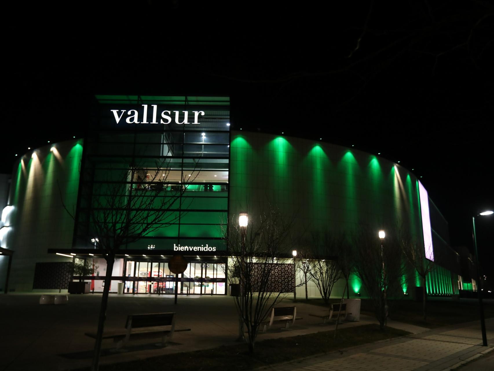 Vallsur se ilumina de verde con motivo del Día Mundial contra el Cáncer
