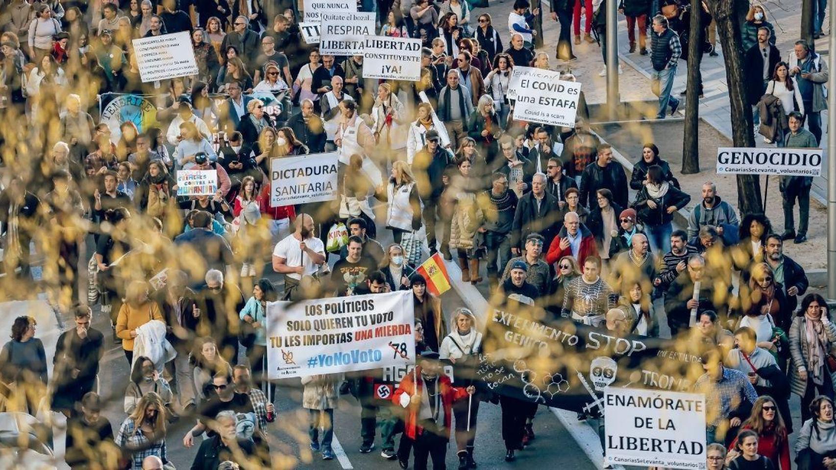 Manifestación negacionista contra el certificado Covid en Madrid.