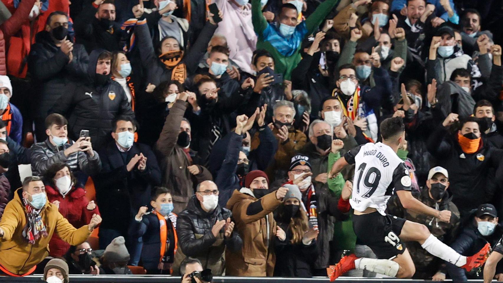 Hugo Duro celebra el gol de la victoria del Valencia en la Copa del Rey 2021/2022