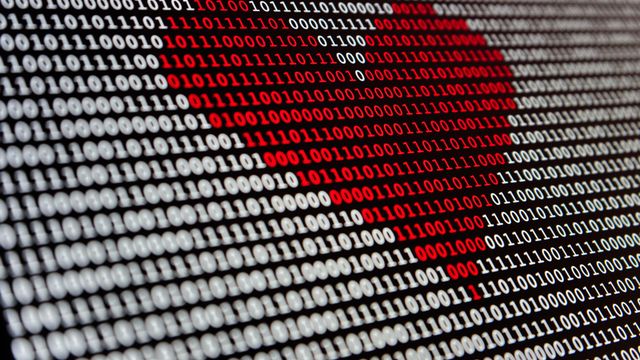 Las aplicaciones digitales de salud pueden ayudar a pacientes crónicos o que viven en zonas rurales, además de aliviar la carga de trabajo de Atención Primaria. Foto: Alexander Sinn / Unsplash.