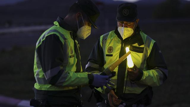 Agentes de la Guardia Civil de tráfico.