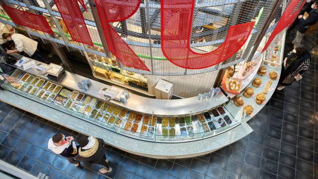 Así es y así se come y compra en el renovado Mercado de San Antón