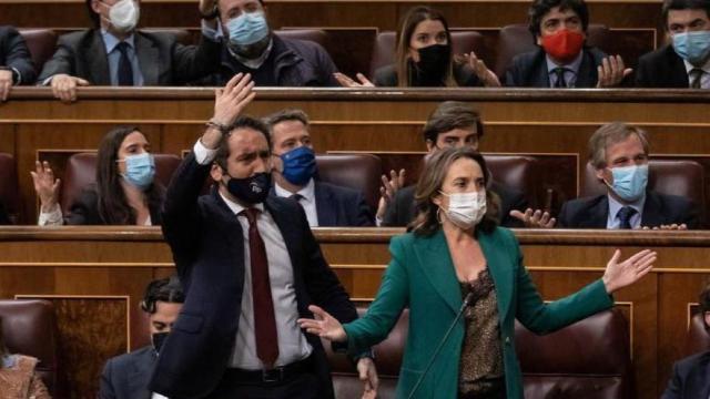 La bancada del PP protesta tras la votación de la reforma laboral.