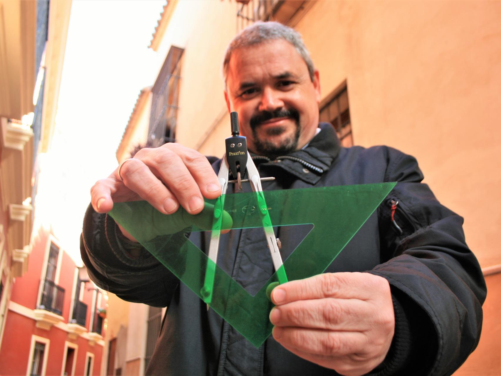 Sánchez destituye a Antonio Hernández, el ‘masón de la Moncloa’, por encubrir el acoso sexual de su jefe Paco Salazar