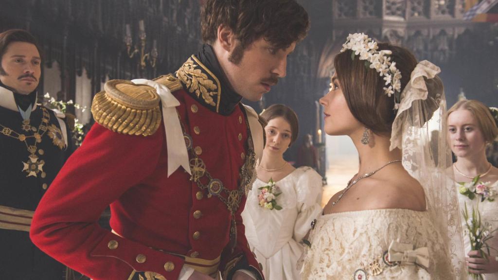 Jenna Coleman y Tom Hughes protagonizan esta serie británica.