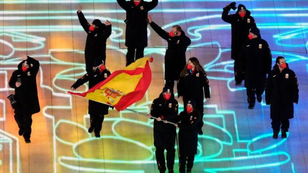 Ander Mirambell y Queralt Castellet, al frente en la ceremonia inaugural de los JJOO de Invierno 2022