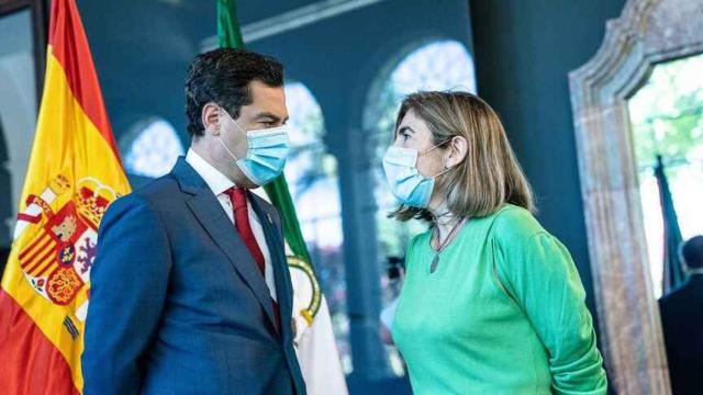 El presidente de la Junta, Juanma Moreno, y la consejera de Empleo, Rocío Blanco.