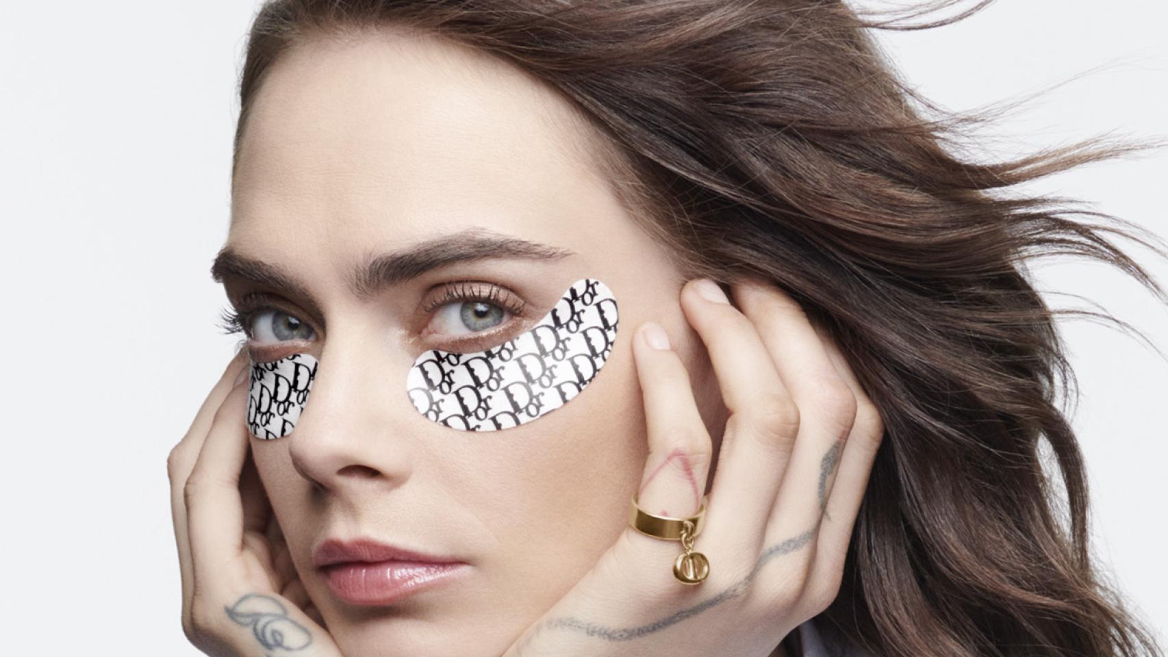 Parches de Dior de edición limitada para el contorno de ojos.