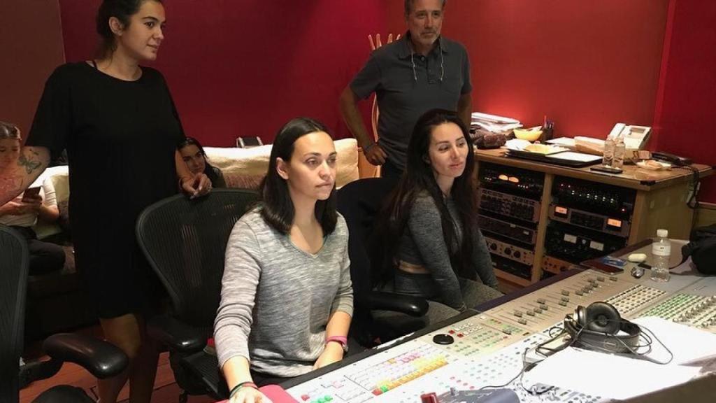 Salomé Limón con Emilio Aragón, La Mala Rodríguez y Alba Molina en el estudio.