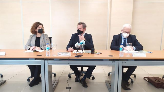 El delegado del Gobierno en Galicia, José Miñones, en rueda de prensa en la sede la Seguridad Social en Santiago.
