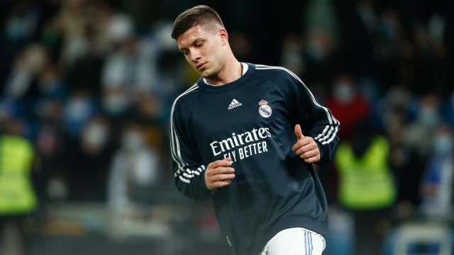 Luka Jovic durante un calentamiento con el Real Madrid