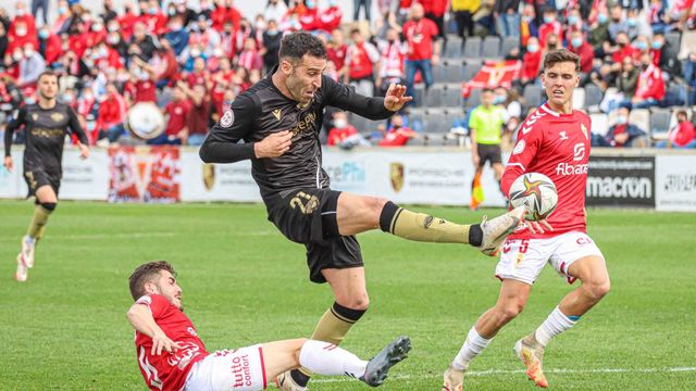 El Intercity lidera ahora el grupo V de Segunda RFEF tras empatar ante el Real Murcia.