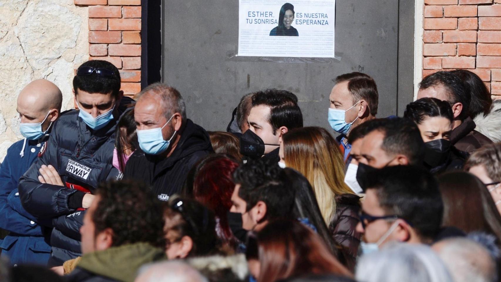 Imagen de la concentración en el Ayuntamiento de Traspinedo por la muerte de Esther López.