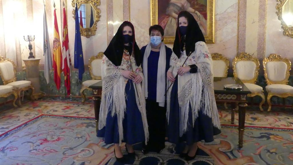 El pasado jueves día 03, la alcaldesa Clara Luquero realizó la entrega simbólica del bastón de mando a las alcaldesas de Zamarramala con motivo de la fiesta de Santa Águeda.