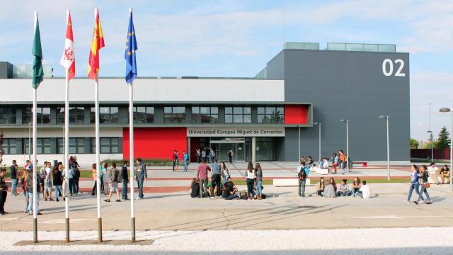 Unos alumnos en la UEMC