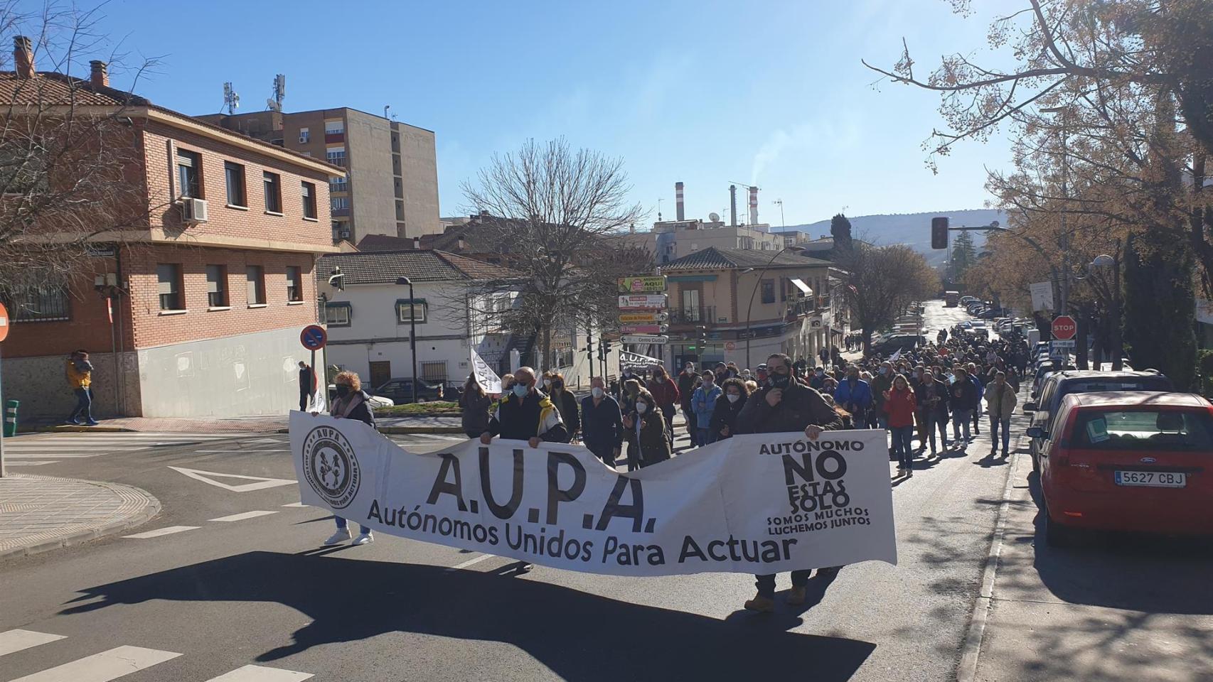 Los vecinos de Azuqueca de Henares se echan a la calle hartos de la inseguridad