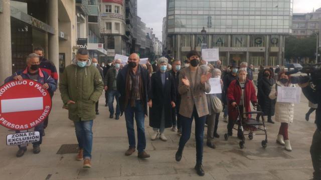 Manifestación convocada por el BNG contra la exclusión financiera.