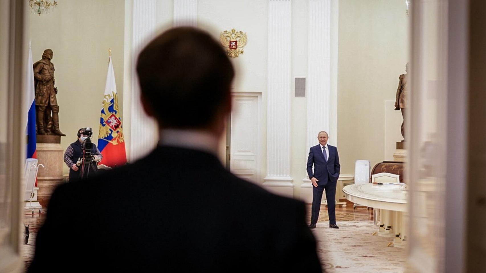 Vladimir Putin recibe a Emmanuel Macron en el Kremlin en esta imagen de archivo.