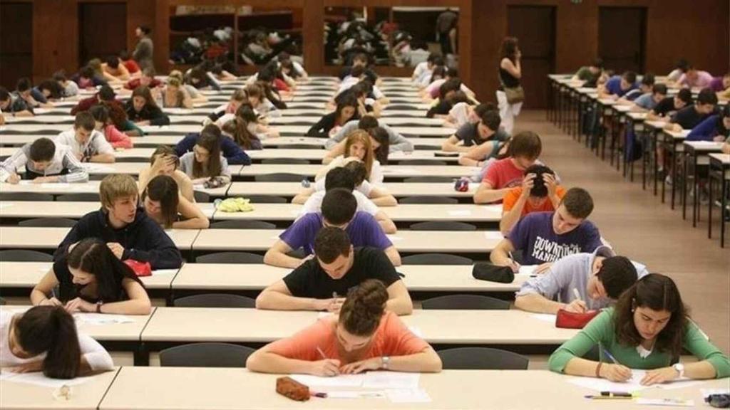 Alumnos haciendo la Selectividad en Madrid.