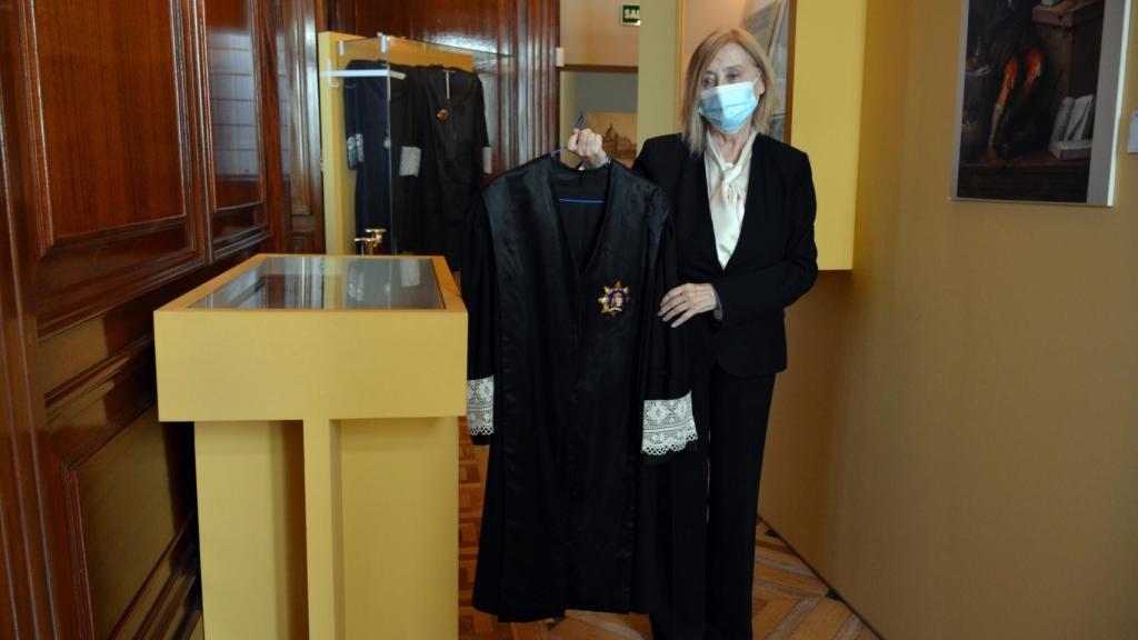 Milagros Calvo dona su toga al museo del Tribunal Supremo.