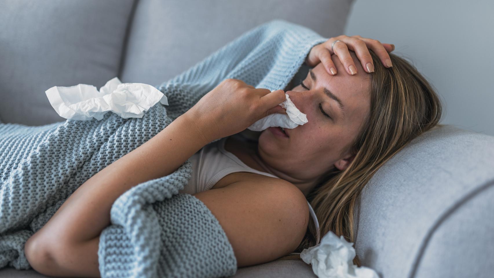 Dolor de músculos al contraer la gripe o la Covid-19.
