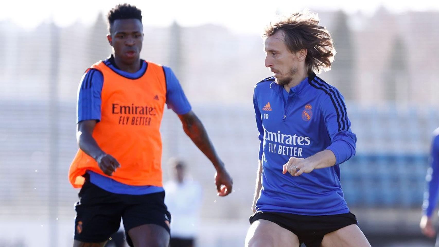 Vinicius y Modric, durante el entrenamiento del Real Madrid