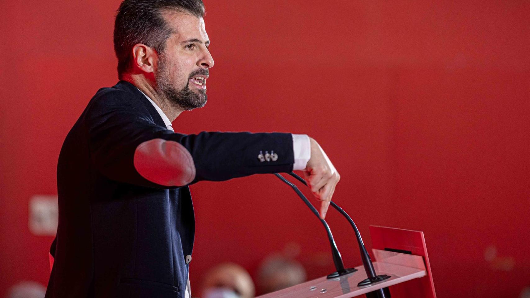Luis Tudanca en un mitin de campaña