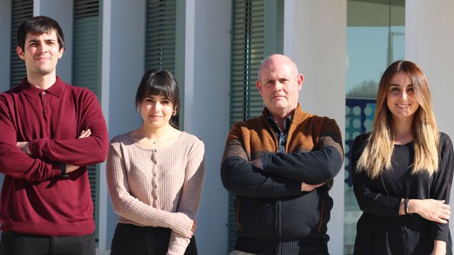 El equipo de investigación formado por A. Fontana, K. El Hauadi, C. Alemán y S. Lanzalaco (de izquierda a derecha).