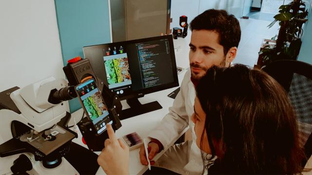 La tecnología de Spotlab que detecta enfermedades como la Malaria con inteligencia artificial y un móvil