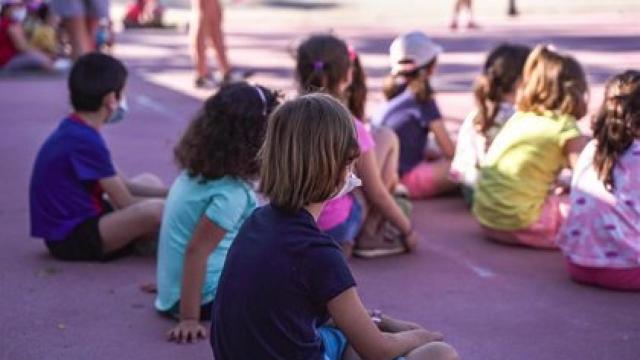 Castilla y León no retirará las mascarillas de los recreos hasta que se publique en el BOE