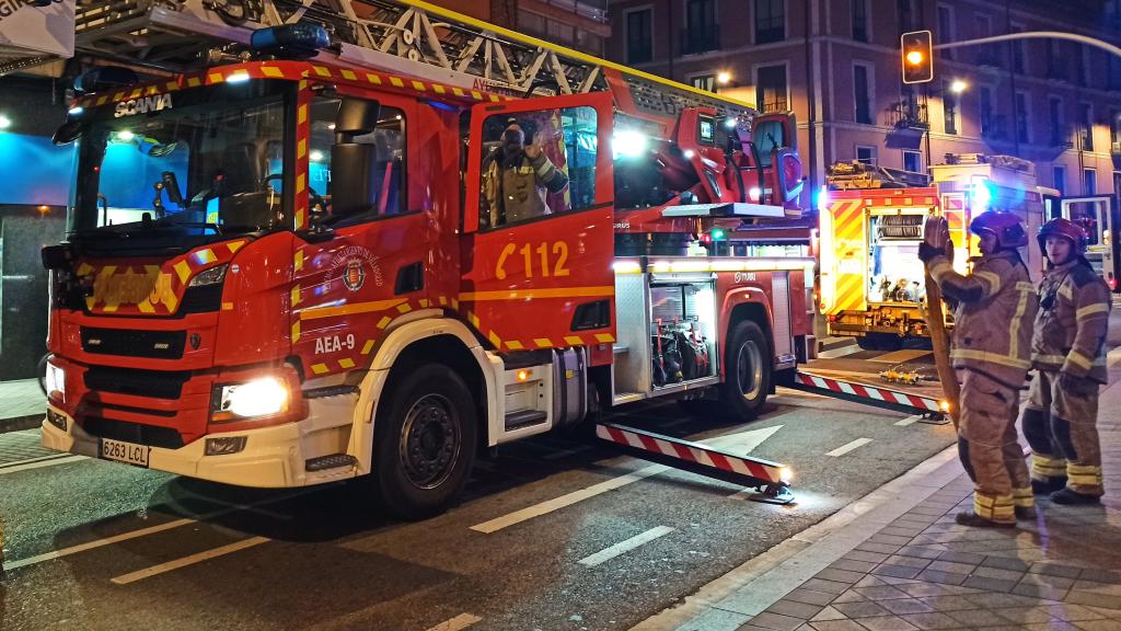 Bomberos de Valladolid durante una intervención. Fotografía de archivo